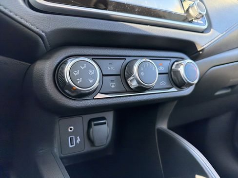 Used 2025 Nissan Versa S w/ Trunk Package image 20