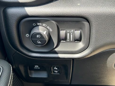 Used 2022 RAM 1500 Laramie image 34