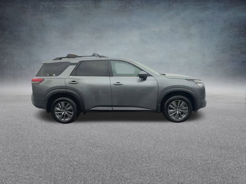Used 2024 Nissan Pathfinder SV image 26