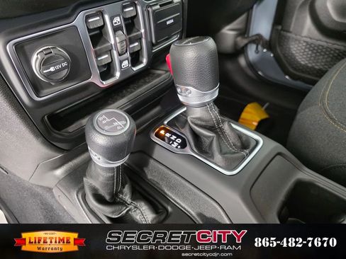 New 2025 Jeep Gladiator Sport image 25