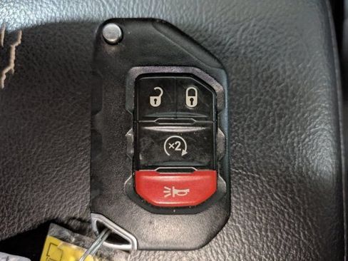 Used 2021 Jeep Wrangler Unlimited Rubicon w/ LED Lighting Group AWD/4WD image 31