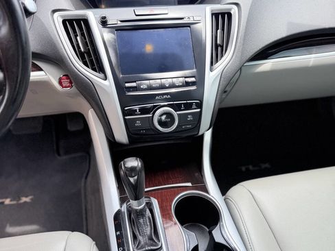 Used 2017 Acura TLX FWD image 17