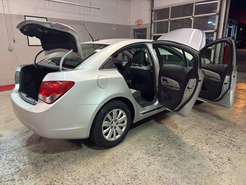 Used 2011 Chevrolet Cruze LS w/ Connectivity Package image 12