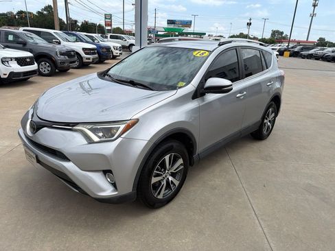 Used 2018 Toyota RAV4 XLE FWD image 5