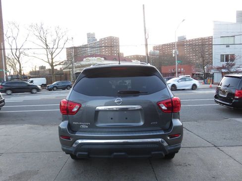 Used 2017 Nissan Pathfinder S image 8