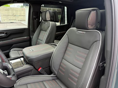 New 2026 GMC Yukon AT4 Ultimate w/ LPO, Floor Liner Package AWD/4WD image 14