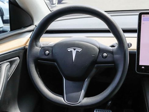Used 2022 Tesla Model Y Long Range AWD/4WD image 23