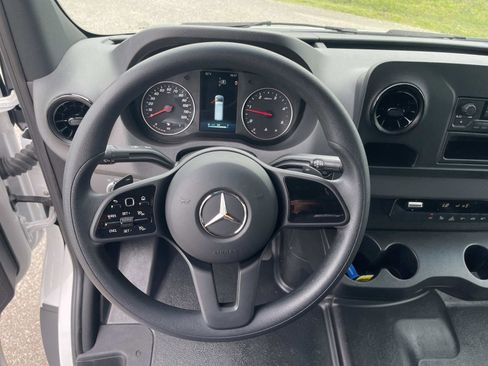 Used 2024 Mercedes-Benz Sprinter 2500 image 22