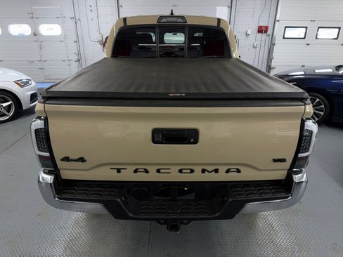 Used 2017 Toyota Tacoma SR5 w/ Tow Package AWD/4WD image 10