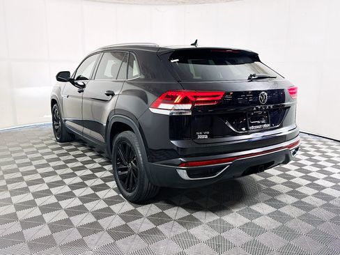 Used 2023 Volkswagen Atlas Cross Sport SE w/ Panoramic Sunroof Package FWD image 5