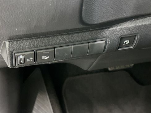 Used 2025 Toyota Corolla LE w/ Carpet Mat Package (TMS) FWD image 17