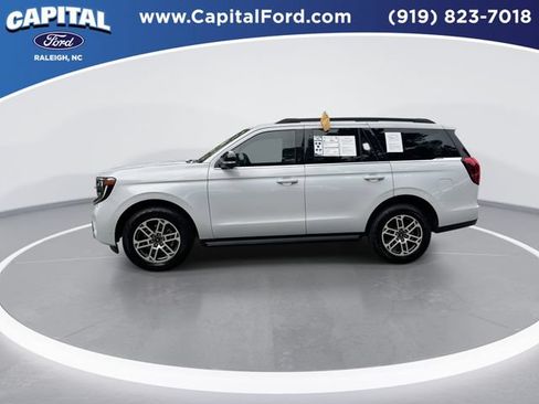 Used 2025 Ford Expedition Active AWD/4WD image 5