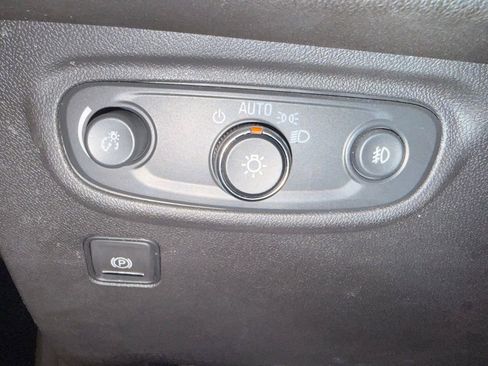 Used 2024 GMC Terrain SLT image 30