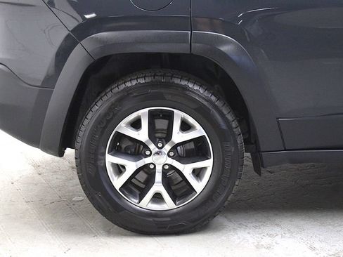 Certified 2017 Jeep Cherokee Trailhawk w/ Comfort/Convenience Group AWD/4WD image 37