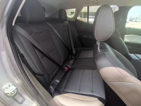 Used 2025 Chevrolet Trax LT w/ LT Convenience Package FWD image 29