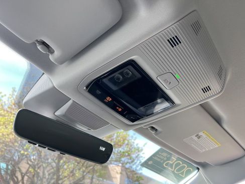 Used 2025 Volkswagen Tiguan SE image 22