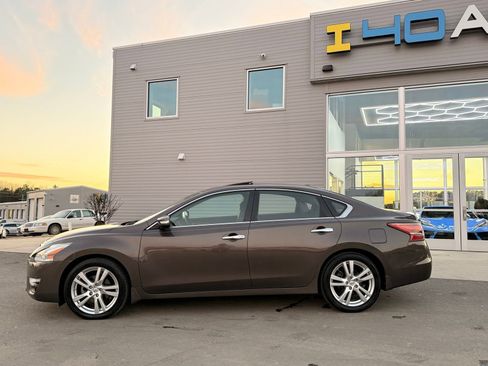 Used 2013 Nissan Altima 3.5 SV image 9