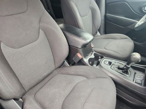 Used 2019 Jeep Cherokee Latitude w/ Popular Appearance Group image 13