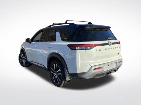 Used 2024 Nissan Pathfinder Platinum image 3