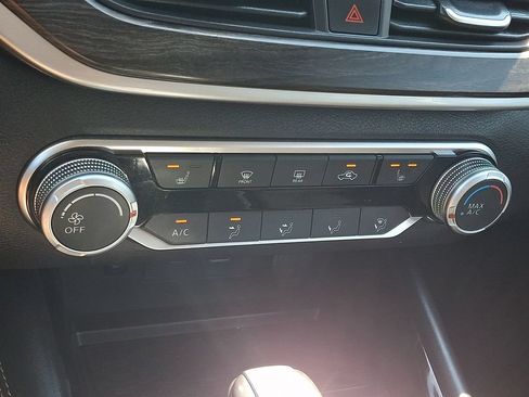 Certified 2024 Nissan Altima 2.5 SV w/ SV Premium Package FWD image 18