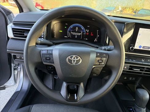 Used 2025 Toyota Camry LE FWD image 29