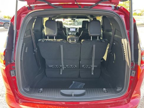 New 2026 Chrysler Pacifica Select image 3