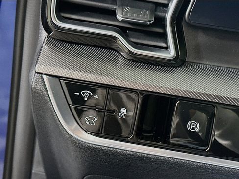 Used 2025 Kia Sportage SX image 17