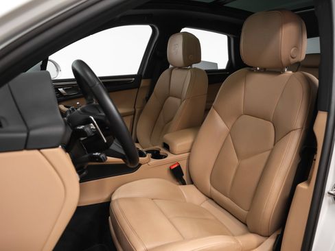 Certified 2024 Porsche Macan S AWD/4WD image 40