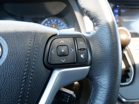 Used 2017 Toyota Sienna XLE image 25