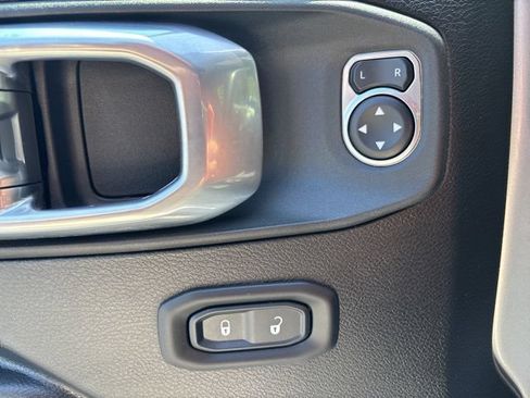 Used 2022 Jeep Wrangler Unlimited Sport AWD/4WD image 31