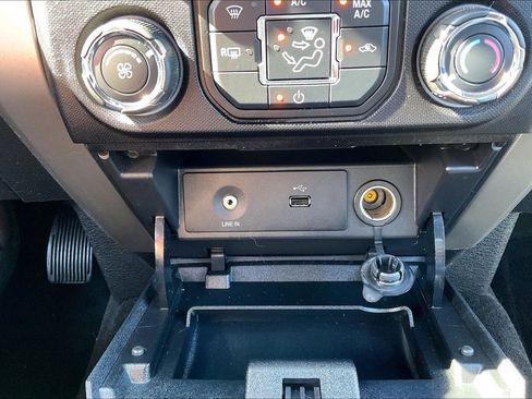 Used 2013 Ford F150 XLT w/ Luxury Equipment Group AWD/4WD image 33