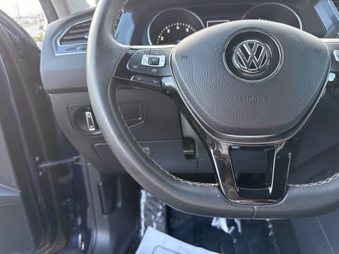 Used 2021 Volkswagen Tiguan SE FWD image 18