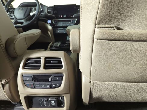 Used 2019 Honda Pilot Touring image 30
