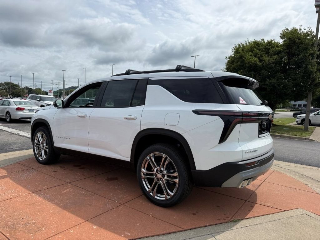 New 2027 Chevrolet Traverse LT w/ Driver Confidence Package FWD image 4