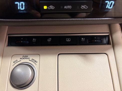 Used 2017 Lexus ES 300h w/ Luxury Package image 23