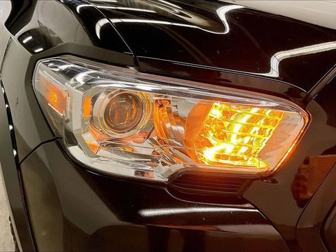 Used 2023 Toyota Tacoma SR5 AWD/4WD image 31