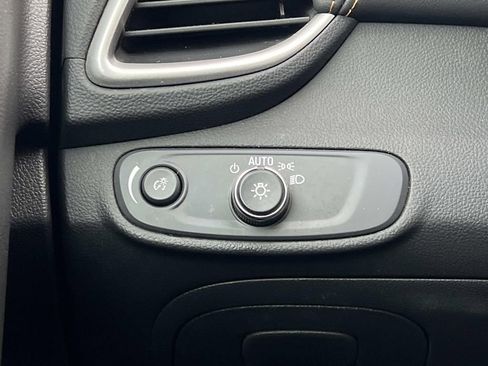 Used 2022 Chevrolet Trax LT w/ Redline Edition image 22