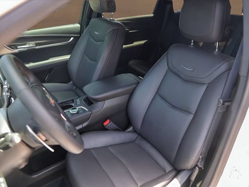 Used 2026 Cadillac XT5 Sportv w/ LPO, Onyx Lite Package AWD/4WD image 7