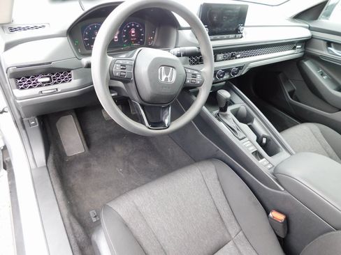 Used 2025 Honda Accord SE image 15