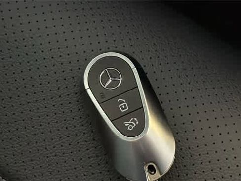 Used 2025 Mercedes-Benz GLC 300 4MATIC image 80