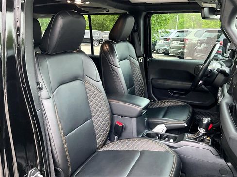 Used 2021 Jeep Wrangler Unlimited Sahara AWD/4WD image 8