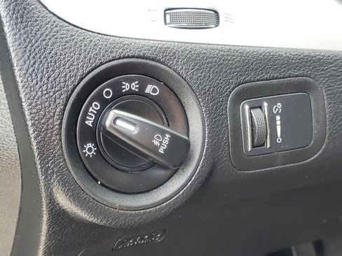 Used 2019 Dodge Journey SE image 9