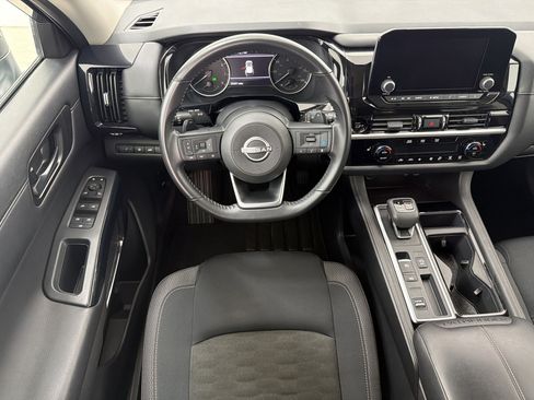 Used 2025 Nissan Pathfinder SV FWD image 27