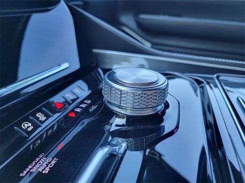 Certified 2024 Jeep Wagoneer L 4WD w/ Rear Seat Video Group 1 image 31