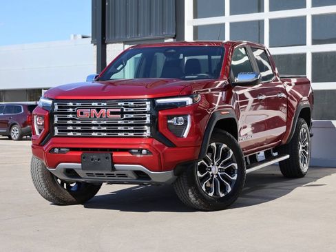Used 2024 GMC Canyon Denali AWD/4WD image 3