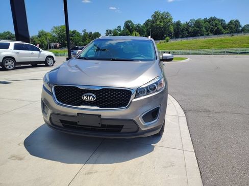 Used 2017 Kia Sorento LX FWD image 3