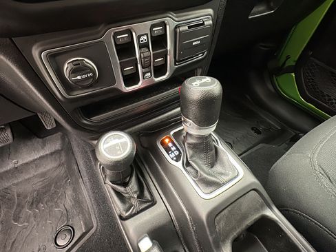Used 2018 Jeep Wrangler Unlimited Sport S AWD/4WD image 19