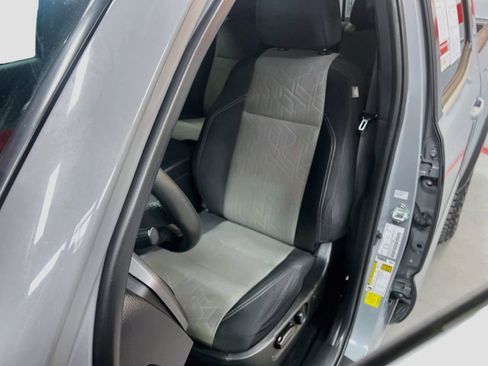 Used 2021 Toyota Tacoma TRD Off-Road w/ Technology Package AWD/4WD image 18