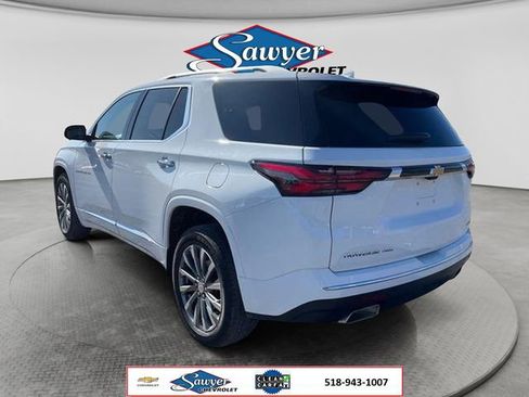 Used 2023 Chevrolet Traverse Premier AWD/4WD image 3
