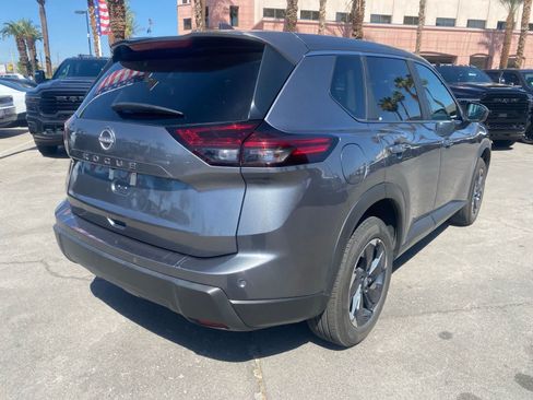 Used 2025 Nissan Rogue SV FWD image 7